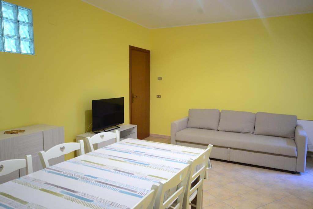Casa Vacanza Donna Laura Барчеллона-Поццо-ди-Готто Экстерьер фото