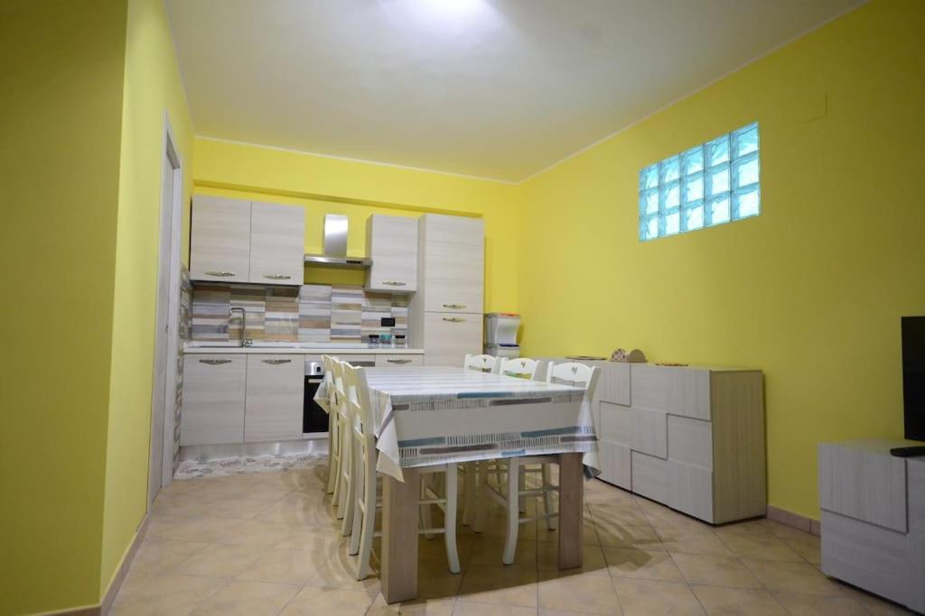 Casa Vacanza Donna Laura Барчеллона-Поццо-ди-Готто Экстерьер фото