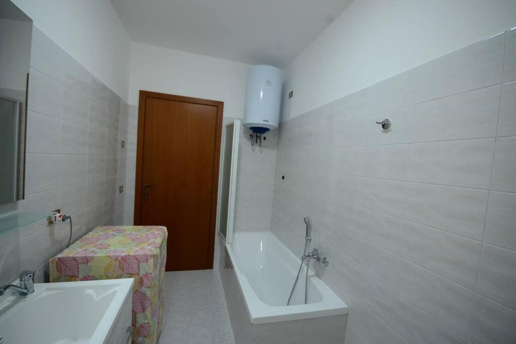 Casa Vacanza Donna Laura Барчеллона-Поццо-ди-Готто Экстерьер фото