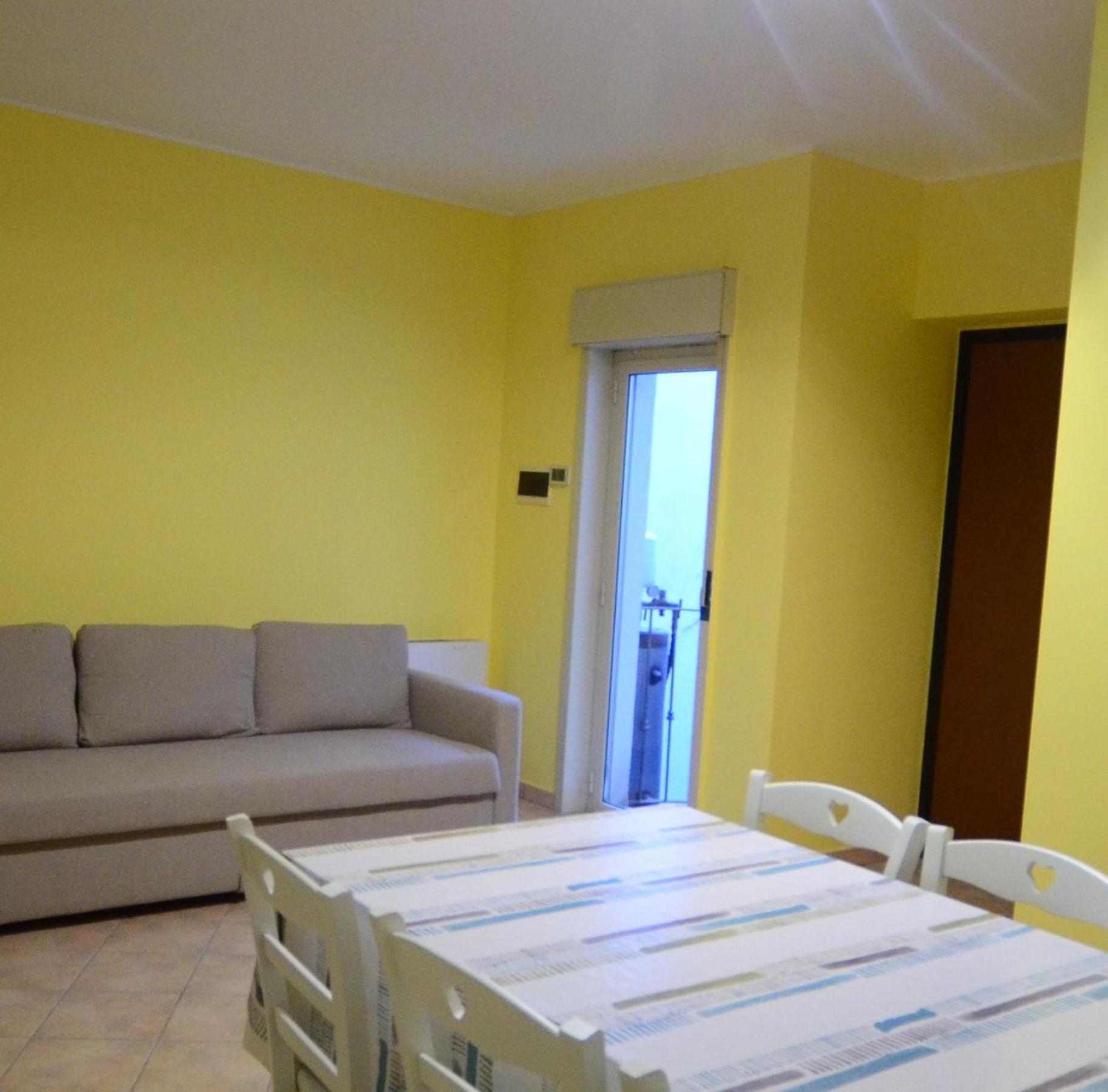 Casa Vacanza Donna Laura Барчеллона-Поццо-ди-Готто Экстерьер фото